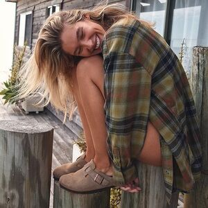 Boston Soft Footbed Suede Leather
Color: taupe